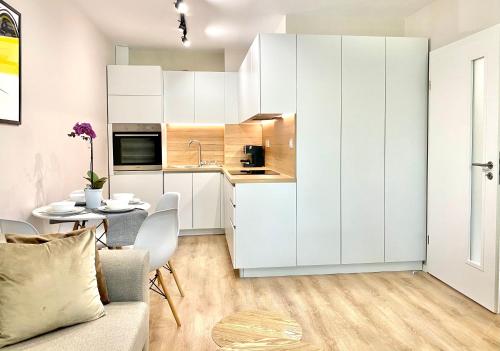 . City Centre Bright & Cozy Apartment for 4 persons