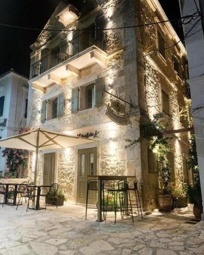 Exterior view, Fiscardonna Luxury Suites in Erisos