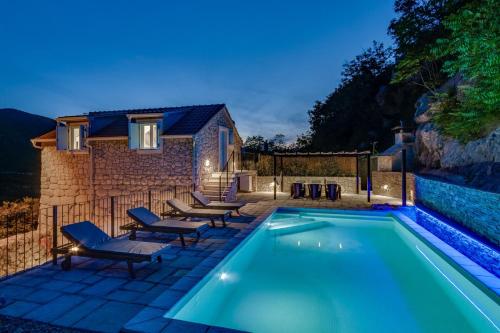 NEW! Stone villa JUDITA with heated pool and hydro-massage