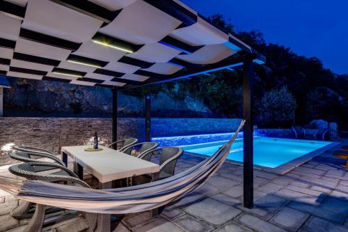 NEW! Stone villa JUDITA with heated pool and hydro-massage