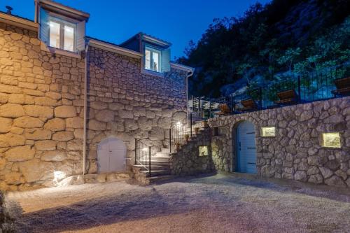 NEW! Stone villa JUDITA with heated pool and hydro-massage