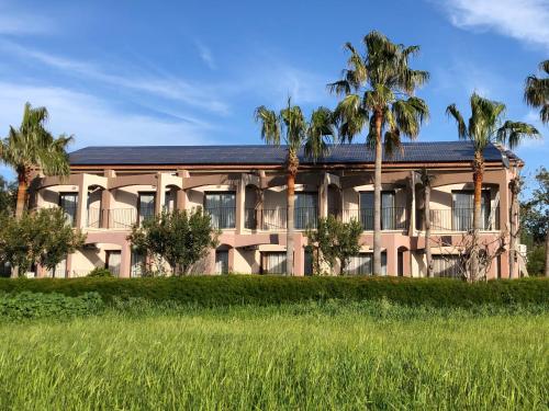 Ngoại cảnh khách sạn, High Life Hotel in Kyrenia