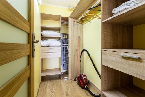 Apartment with Shower image 10