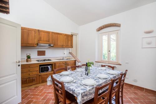 virtuve, Agriturismo Sant Elmira - Relax with external Jacuzzi in Montescudaio