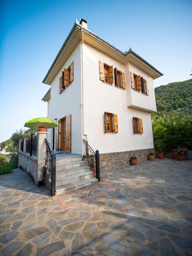 Widok z zewnątrz, Orange House for big families in Damouchari - Delicious Houses in Ntamouchari
