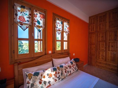 Orange House for big families in Damouchari - Delicious Houses