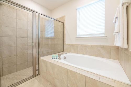 Beautiful 5 Star Villa with Private Pool on the Prestigious Encore Resort Orlando Villa 5441 - image 11