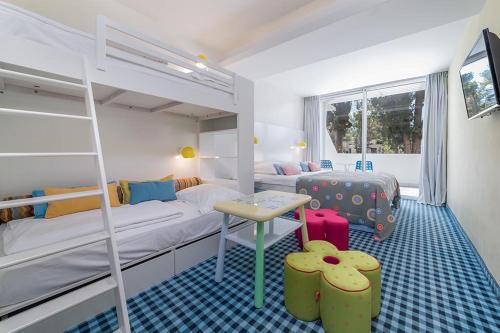 Amadria Park Andrija Stop at Hotel Amadria Park Andrija to discover the wonders of Sibenik. The property has everything you need for a comfortable stay. 24-hour front desk, babysitting, family room, car hire, restaurant a