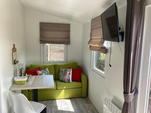 2 twin beds, 1 sofa bed