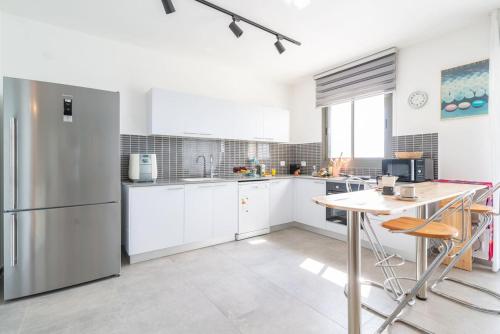 Cozinha, Panoramic Sea Views Coastal Escape by Sea N' Rent in Nahariya