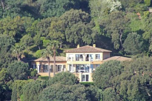 Villa Darius Belle et grande villa, piscine, clim, vue mer Cavalaire sur Mer