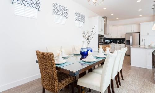Luxury Private Villa with Large Pool on Reunion Resort and Spa Orlando Villa 4628 - image 4