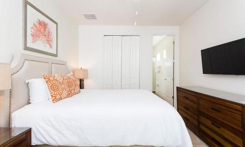 Luxury Private Villa with Large Pool on Reunion Resort and Spa Orlando Villa 4628 - image 9