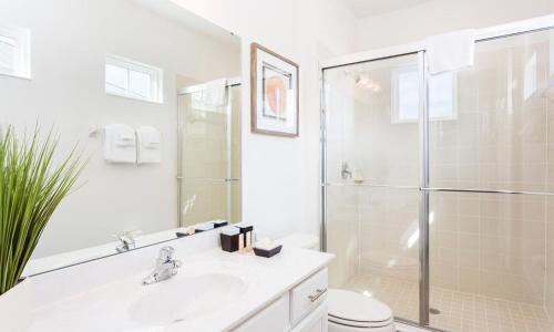 Luxury Private Villa with Large Pool on Reunion Resort and Spa Orlando Villa 4628 - image 10