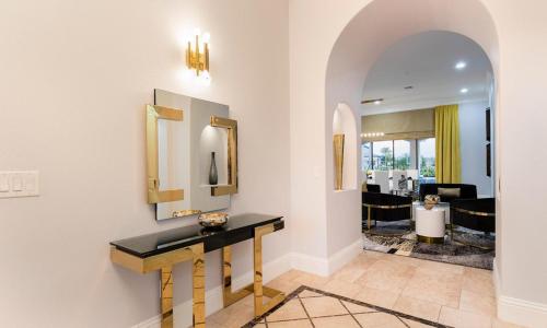Luxury Private Villa with Large Pool on Reunion Resort and Spa Orlando Villa 4635 - image 4