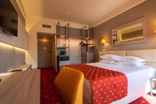 King Room image 2