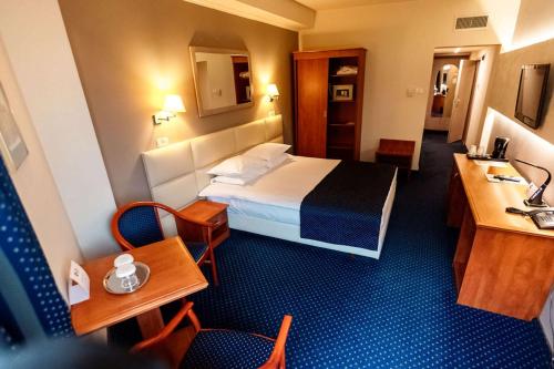 King Room image 4