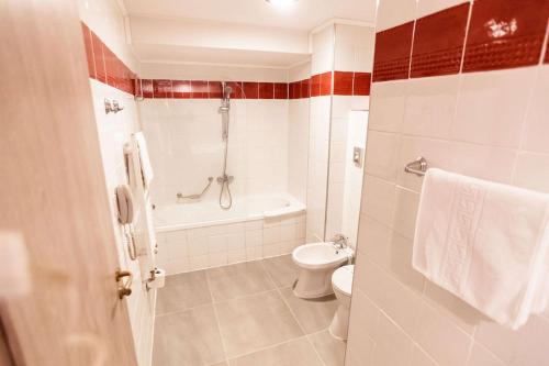King Room image 8