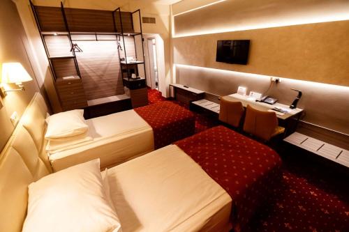 Twin Room image 3
