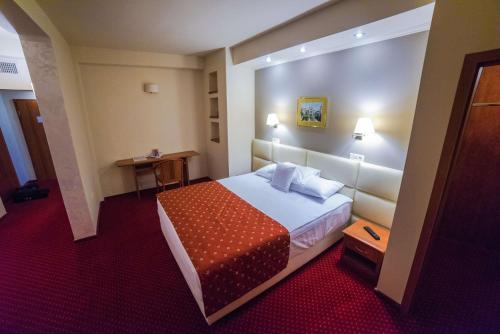 King Suite image 9