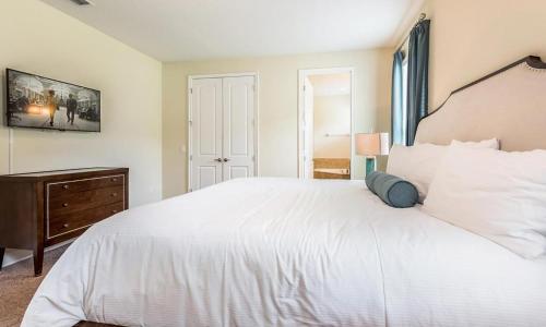 Luxury Villa with Private Pool on Reunion Resort and Spa Orlando Villa 4623 - image 8