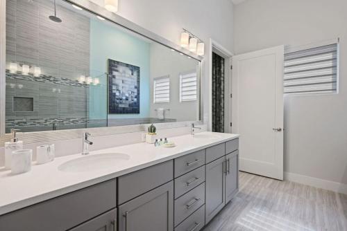 Luxury Villa with Private Pool on Reunion Resort Orlando Villa 5433 - image 12