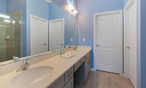 Rent the Perfect 10 Bedroom Villa on Solterra Resort Orlando Villa 4731 - image 10