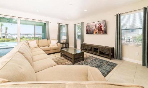 Rent the Perfect 5 Bedroom Villa on Encore Resort Orlando Villa 5452 - image 2
