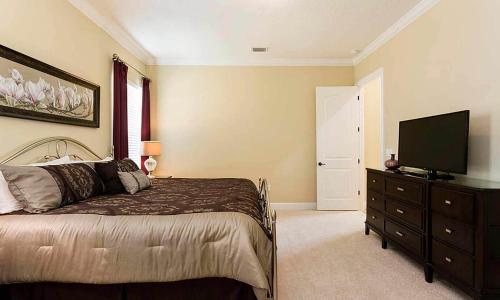 Rent the Perfect 5 Bedroom Villa on Reunion Resort and Spa Orlando Villa 4576 - image 8