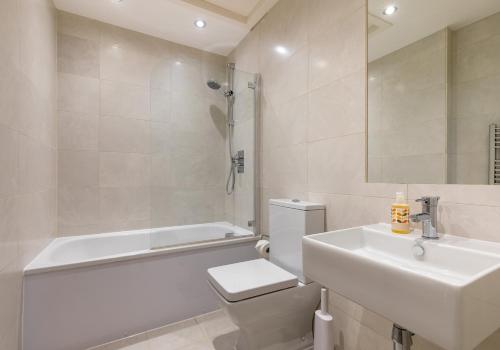 The Edinburgh Address - Castle View Apartment - image 10