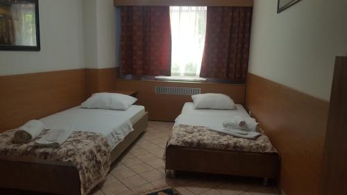 Zimmer mit 2 einzelbetten