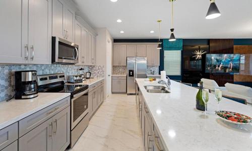 Rent this Luxury 5 Star Villa on Solara Resort Orlando Villa 4722 - image 4