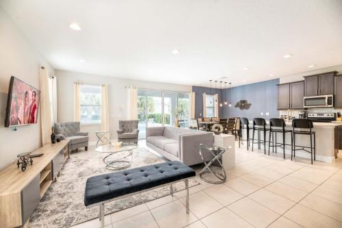 Rent Your Own Exclusive Villa with Large Private Pool on Encore Resort Orlando Villa 5437 - image 3