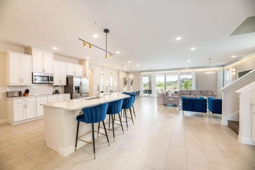 Rent Your Own Exclusive Villa with Large Private Pool on Encore Resort Orlando Villa 5469 - image 5