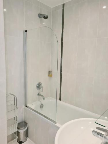 Rushmore Hotel - image 3