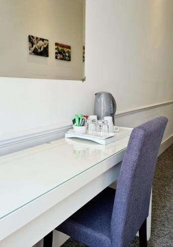 Rushmore Hotel - image 8