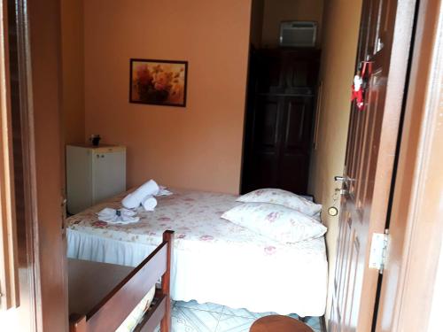 Suite aconchegante dentro de uma pousada em Paraty