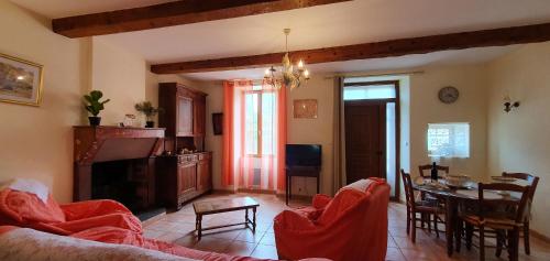 Koplietošanas atpūtas telpa ar TV, La maison de mon enfance ! Au cœur du Minervois ! in Felines-Minervois