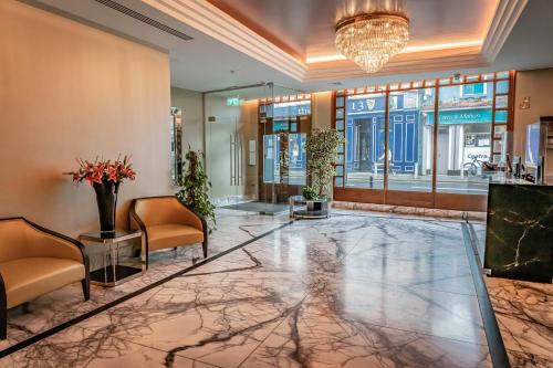 Eyre Square Hotel - image 11