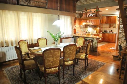 ไนต์คลับ, Sítio Dos Amigos (Sitio Dos Amigos) in ดิสตริโต อินดัสเตรียล