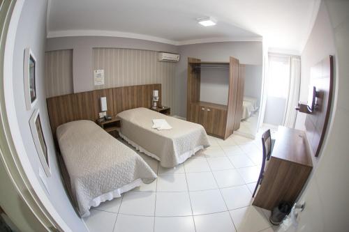 2 twin beds