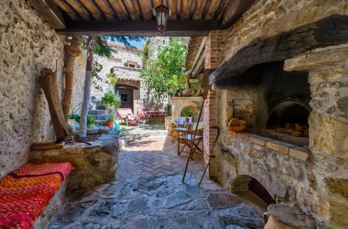Meronas Eco House, Méronas