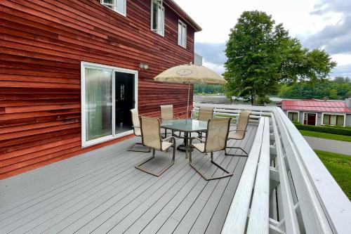 Lakeside Berkshires Home Near Hiking and Skiing - image 14