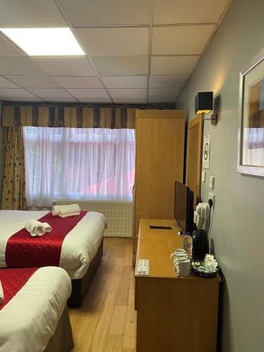 Whites Hotel - image 4