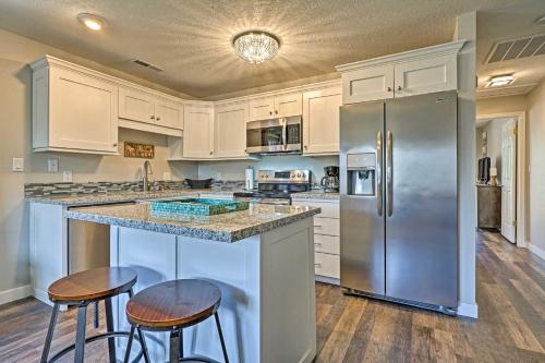Modern St George Getaway with Shared Pool and Hot Tub! - image 8