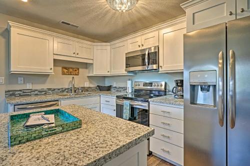 Modern St George Getaway with Shared Pool and Hot Tub! - image 9