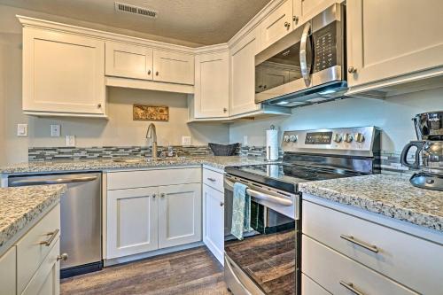 Modern St George Getaway with Shared Pool and Hot Tub! - image 10