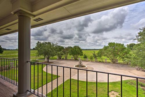 Big Barrels Ranch Family Retreat with Porch!