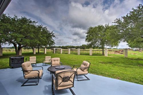 Big Barrels Ranch with Porch, Gas Grill and Views! in Pilot Point, USA