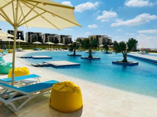 Swimmingpool, Fouka bay luxurious chalet in Zawiyat Ailat Nuh